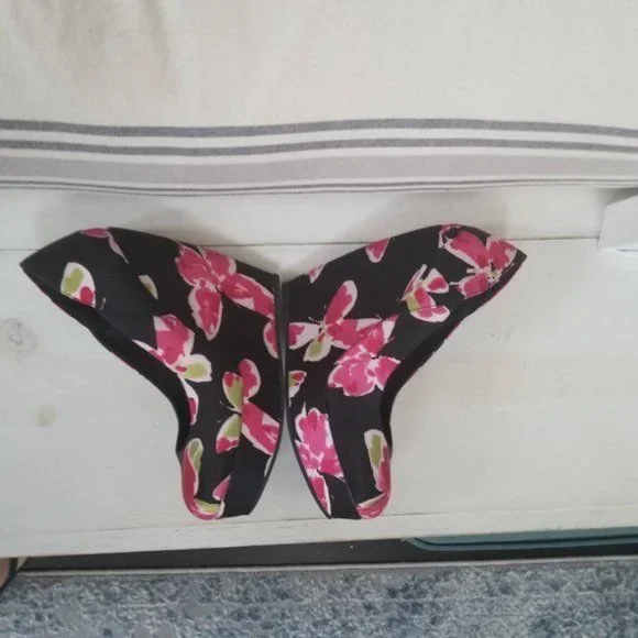 Elle Platform Wedges in Floral Motif Size 9.5 - Picture 9 of 12